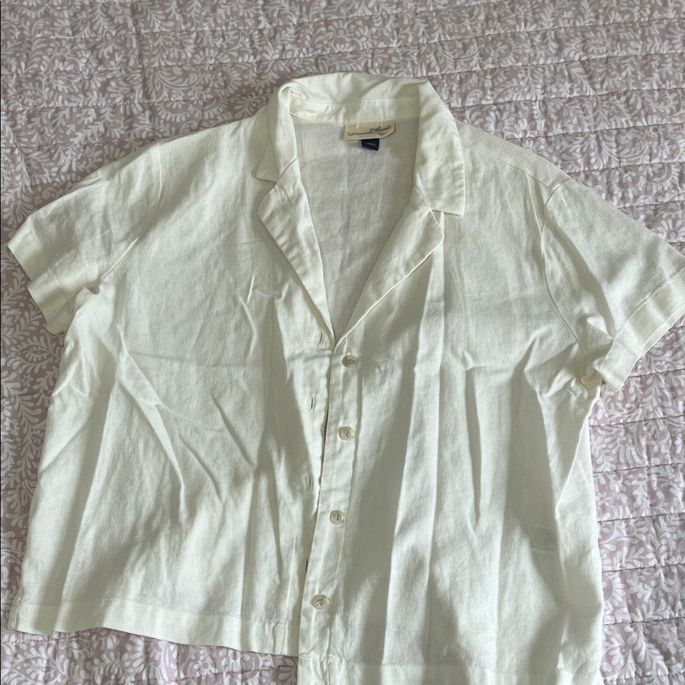 Universal Thread Women’s Off-White Button Down Shirt